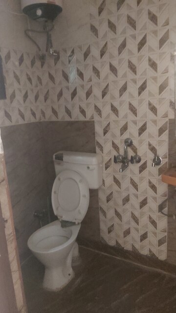 Bathroom in 2.5 BHK Builder Floor at Mayur Vihar – for Rent