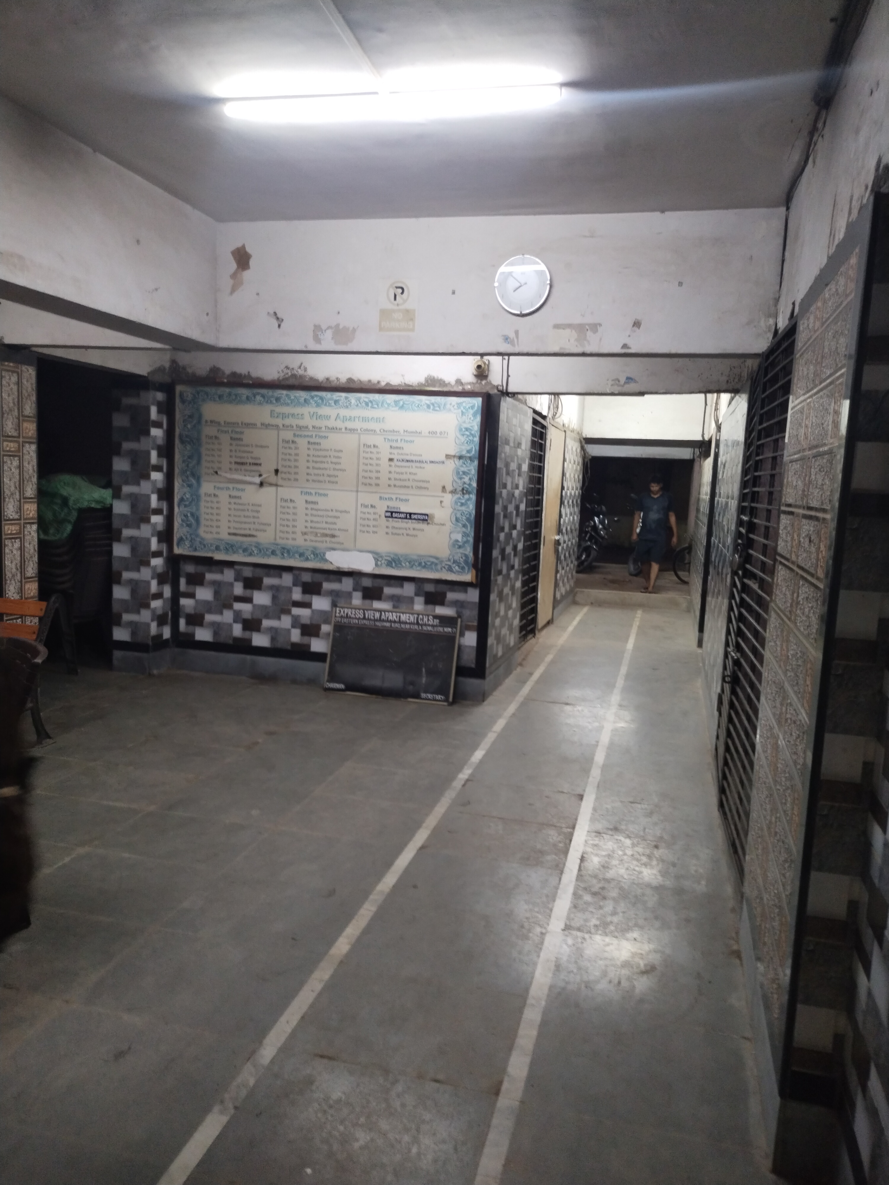 2 BHK + Study Room Apartment For Rent in Express View Apartment Mumbai