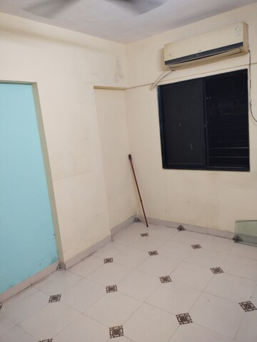 Room in 2 BHK Apartment at Express View Apartment Mumbai, Kurla – for Rent