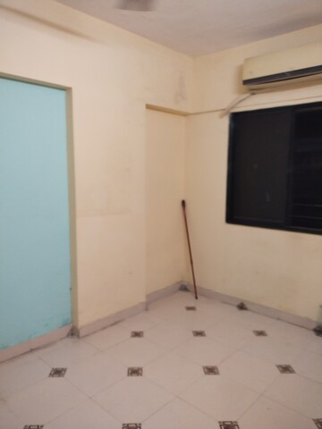 Room in 2 BHK Apartment at Express View Apartment Mumbai, Kurla – for Rent