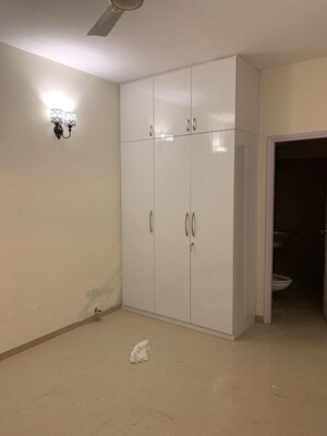 Room in 3 BHK Builder Floor at Emaar MGF Emerald Hills, Sector 65 – for Sale