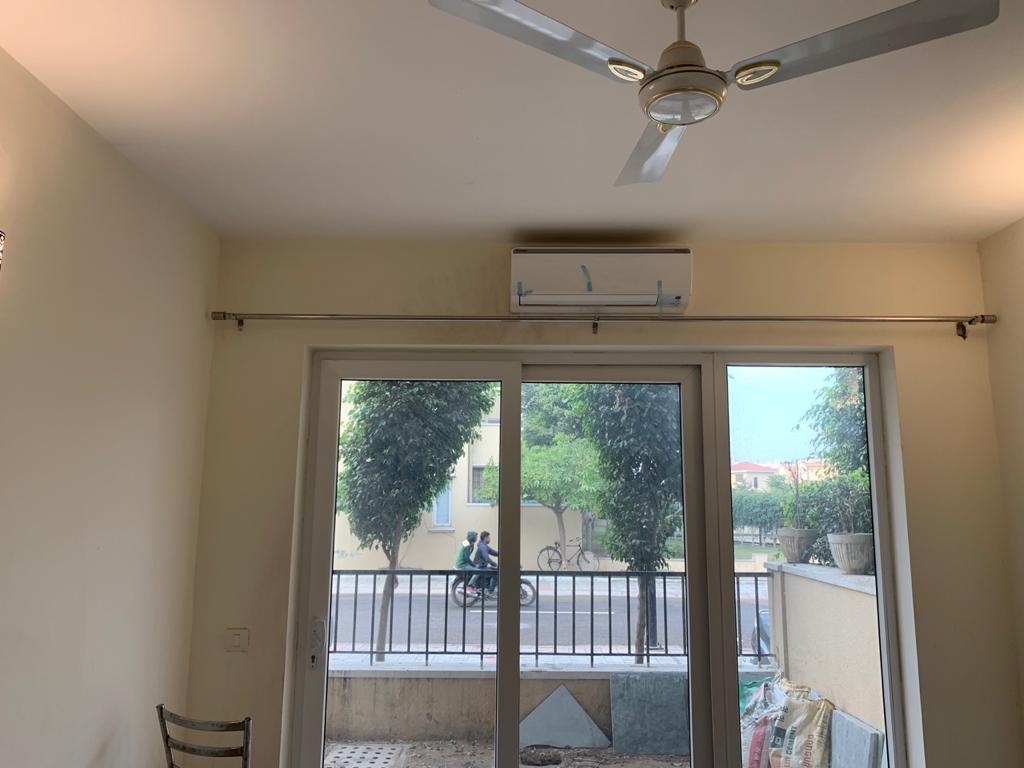 3 BHK + Extra Room 1380 Sq.Ft. Builder Floor in Emaar MGF Emerald Hills