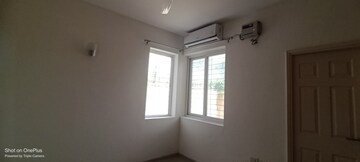 Room in 4 BHK Builder Floor at Emaar MGF Emerald Hills, Sector 65 – for Rent