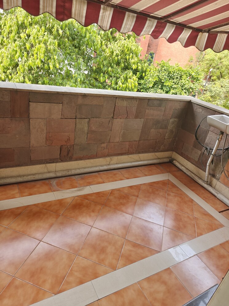 Balcony, anant-raj-hauz-khas-apartment 3 Bedroom 200 Sq.Yd. Apartment In Hauz Khas Delhi 8809215