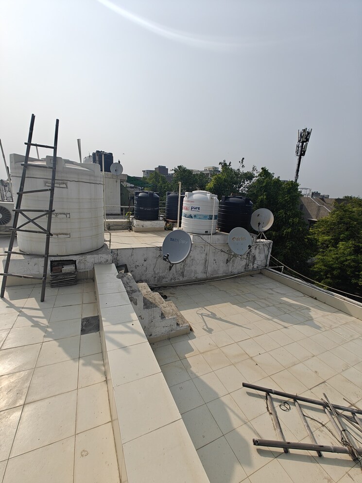 Balcony, anant-raj-hauz-khas-apartment 3 Bedroom 200 Sq.Yd. Apartment In Hauz Khas Delhi 8809215