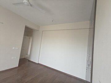 Room in 3 BHK Builder Floor at Central Park Cerise Suites, Sohna Sector 33 – for Rent