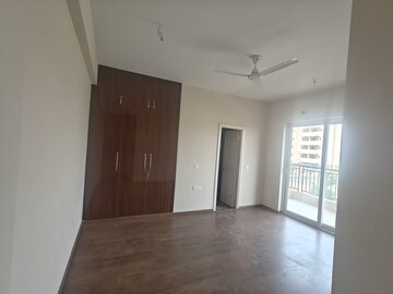Room in 3 BHK Builder Floor at Central Park Cerise Suites, Sohna Sector 33 – for Rent