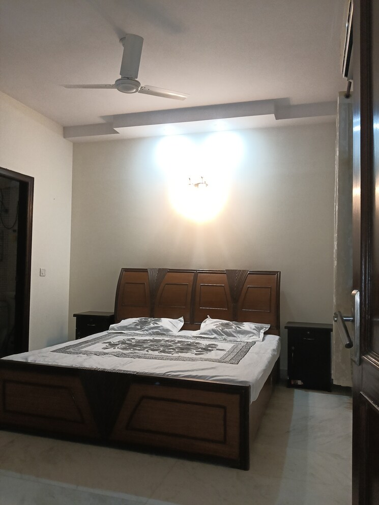 Bedroom, east of kailash 2 Bedroom 1300 Sq.Ft. Builder Floor In East Of Kailash Delhi 8809221
