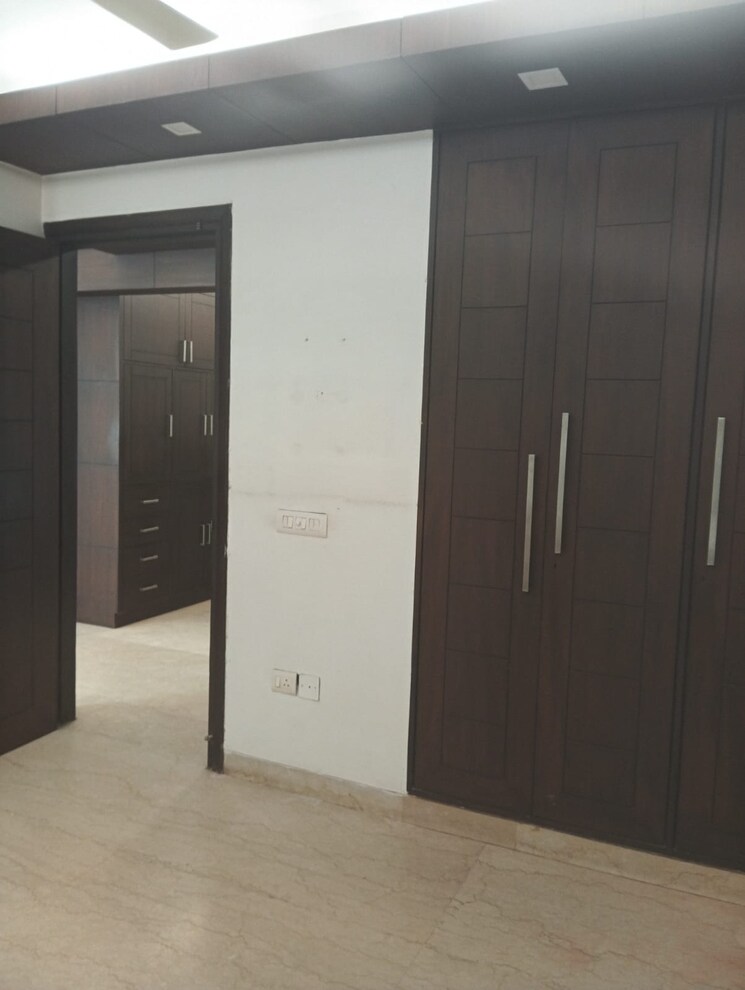 Room, east of kailash 3 Bedroom 1800 Sq.Ft. Builder Floor In East Of Kailash Delhi 8809224