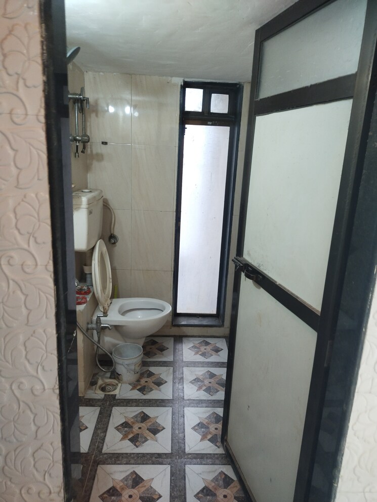 Bathroom, parsn-nehru-nagar-shiv-vaibhav-chs 1 Bedroom 460 Sq.Ft. Apartment In Kurla Mumbai 8809239