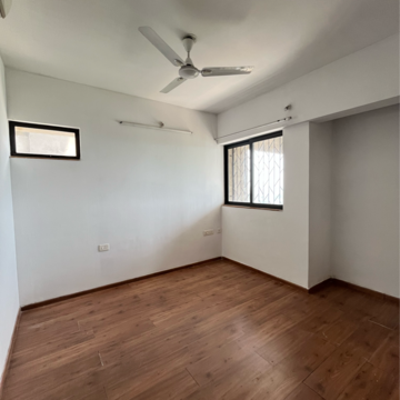 Room in 1.5 BHK Apartment at Lodha Lakeshore Greens, Hedutane – for Sale