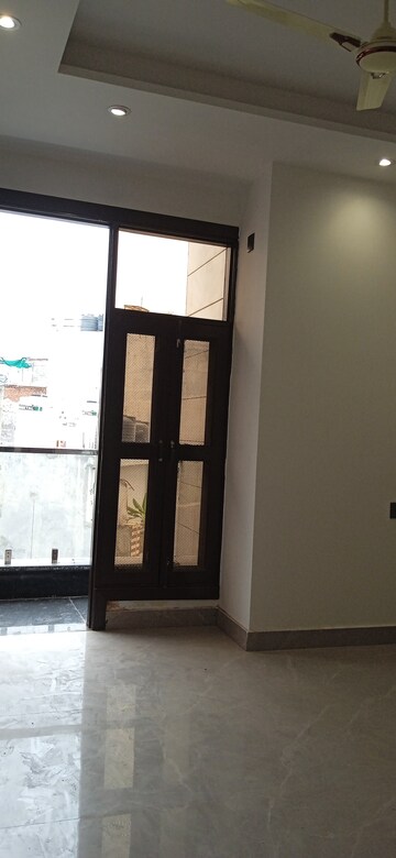 Furnished Amenities in 2 BHK Builder Floor at Igi Airport Area – for Sale