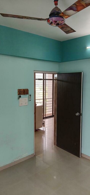 Room in 2 BHK Apartment at Maxim Central, Kharghar – for Rent