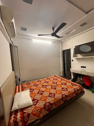 Bedroom in 2 BHK Apartment at Juhu – for Rent