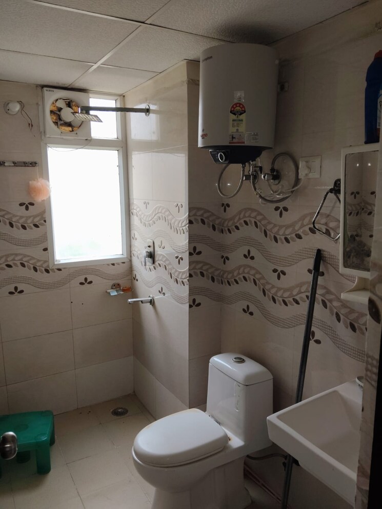 Bathroom, sethi-max-royale 3 Bedroom 1650 Sq.Ft. Apartment In Sector 76 Noida 8809301