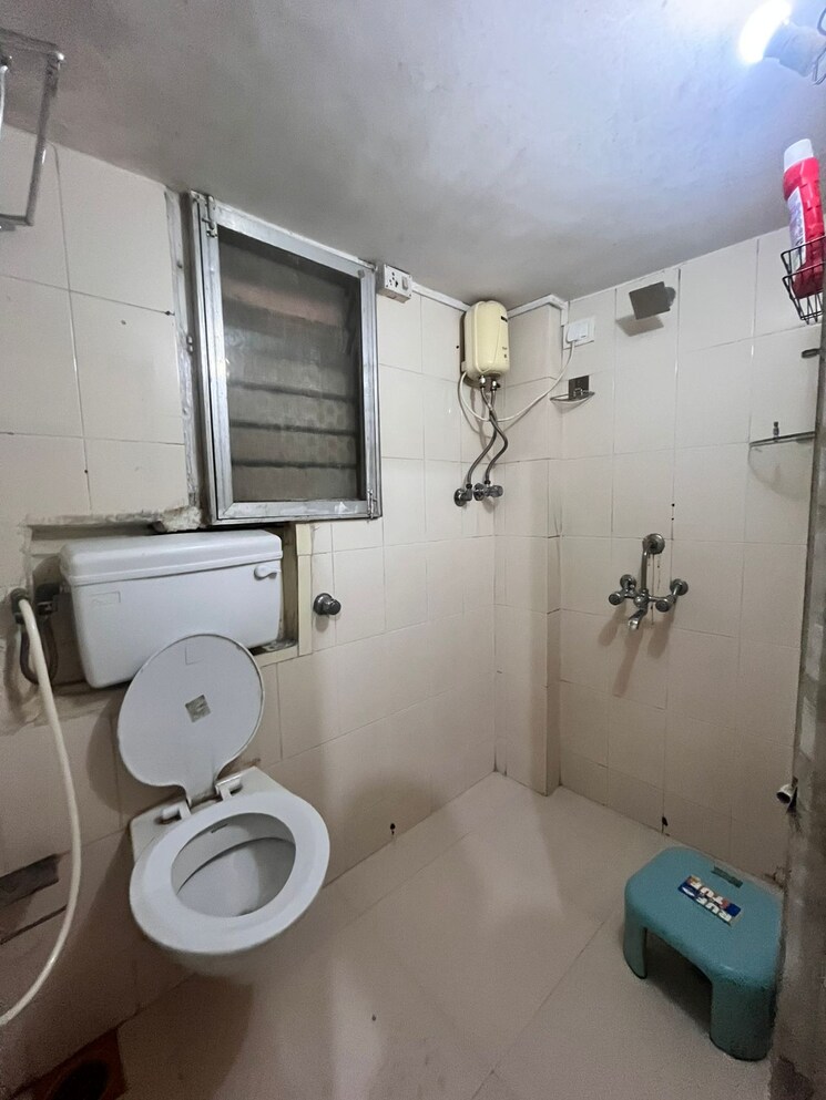 Bathroom, andheri west 2 Bedroom 900 Sq.Ft. Apartment In Andheri West Mumbai 8809324
