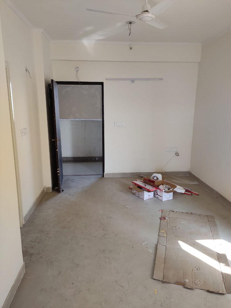 Room, paras-tierea 2 Bedroom 1070 Sq.Ft. Apartment In Sector 137 Noida 8809327