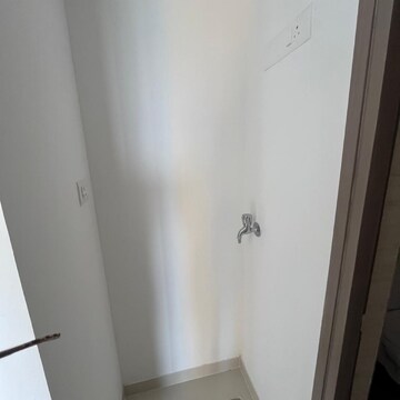 Room in 1 RK Apartment at Lodha Palava Azzurra A To D, Taloja Bypass Road – for Sale
