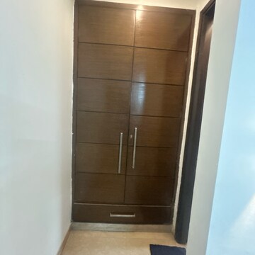 Furnished Amenities in 1 RK Builder Floor at South Extension I – for Rent