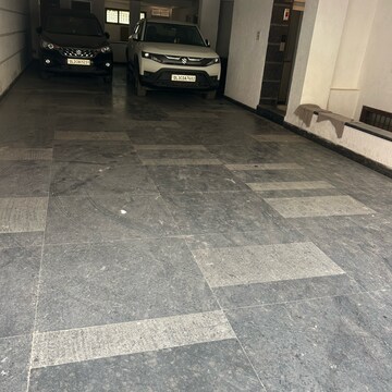 Parking in 1 RK Builder Floor at South Extension I – for Rent