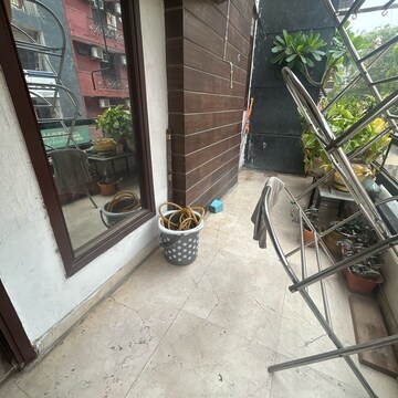Balcony in 1 RK Builder Floor at South Extension I – for Rent