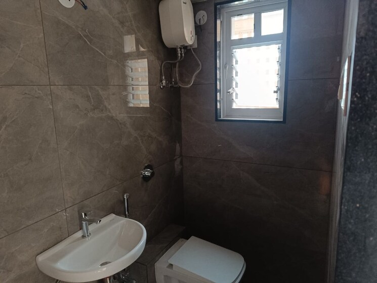 Bathroom, yash-ina-apartments 3 Bedroom 845 Sq.Ft. Apartment In Goregaon West Mumbai 8809346