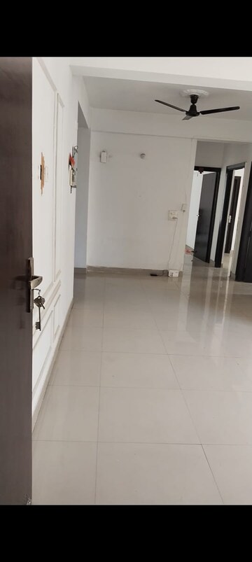 Building Lobby in 3 BHK Villa at Amrapali Leisure Valley, Tech Zone 4 Greater Noida – for Rent