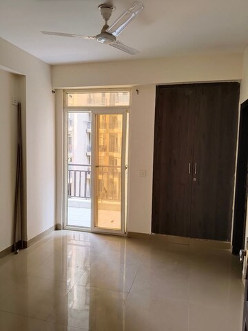 Room in 3 BHK Villa at Amrapali Leisure Valley, Tech Zone 4 Greater Noida – for Rent