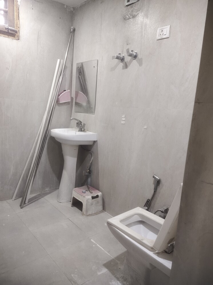 Bathroom, nehru-enclave 2 Bedroom 1300 Sq.Ft. Apartment In Gomti Nagar Lucknow 8809409