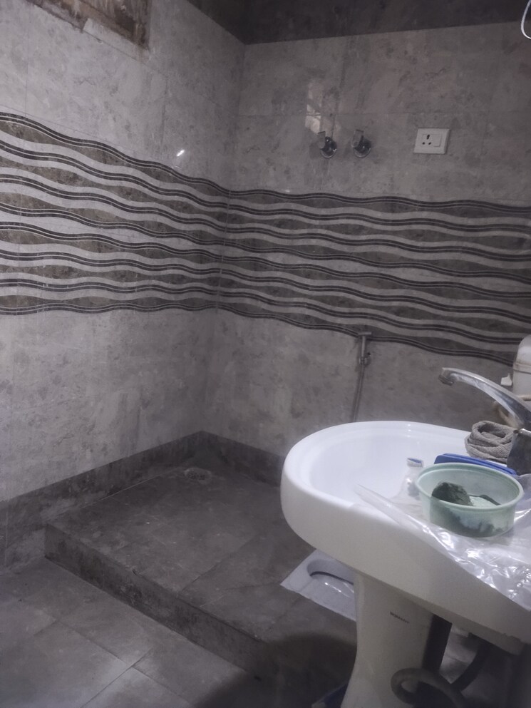 Bathroom, nehru-enclave 2 Bedroom 1300 Sq.Ft. Apartment In Gomti Nagar Lucknow 8809409