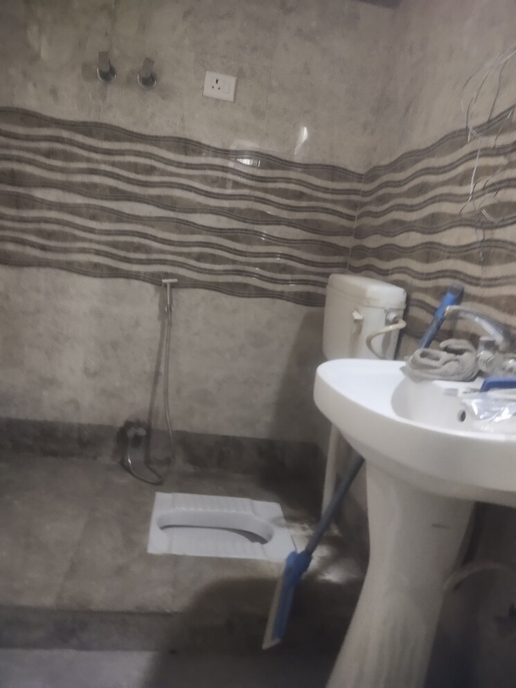 Bathroom, nehru-enclave 2 Bedroom 1300 Sq.Ft. Apartment In Gomti Nagar Lucknow 8809409