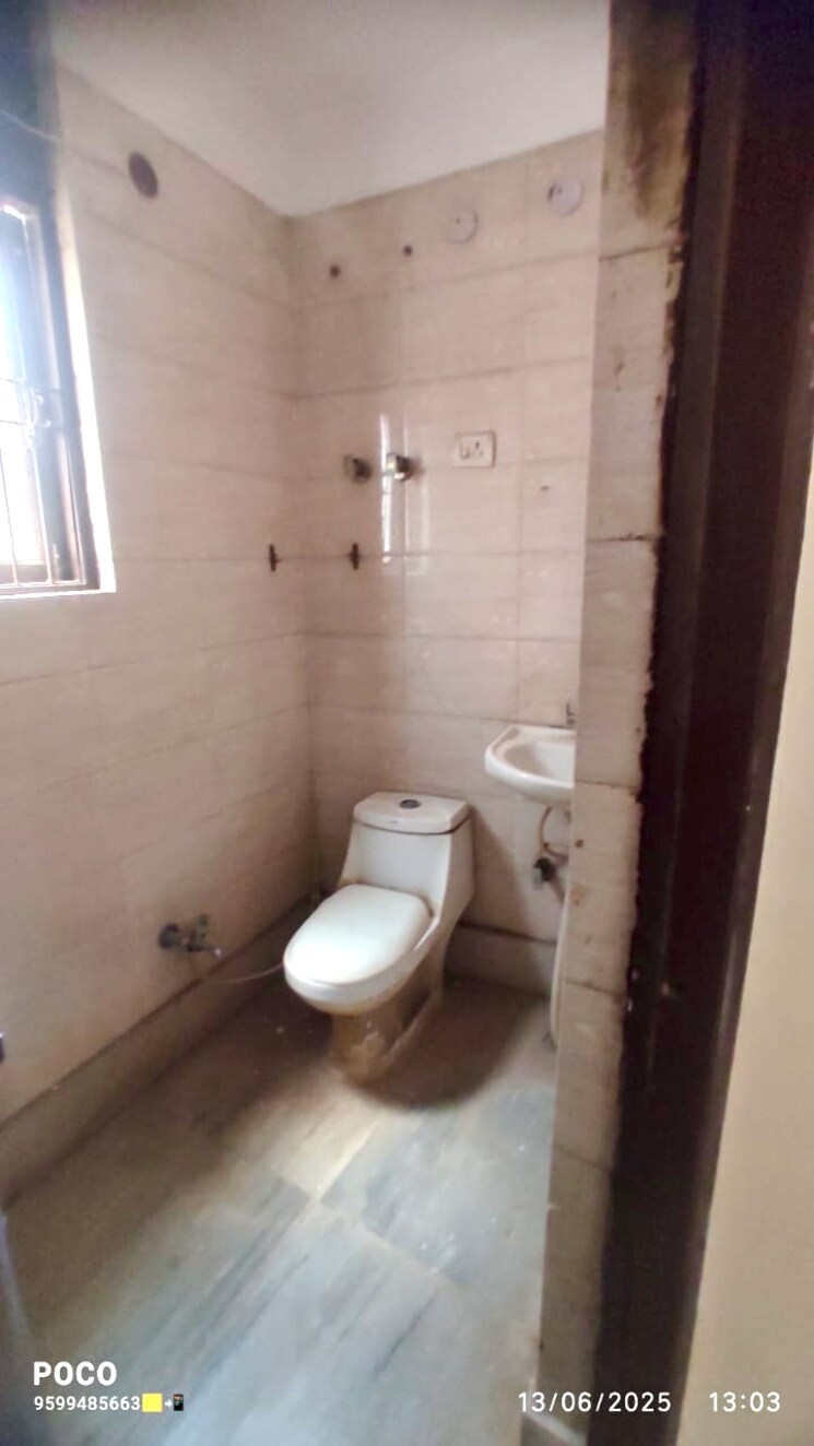 Attached Bathroom, kishangarh 2 Bedroom 900 Sq.Ft. Builder Floor In Kishangarh Delhi 8809416