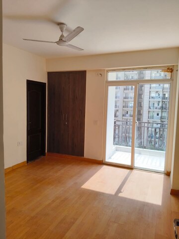 Room in 5 BHK Villa at Amrapali Dream Valley, Tech Zone 4 Greater Noida – for Rent