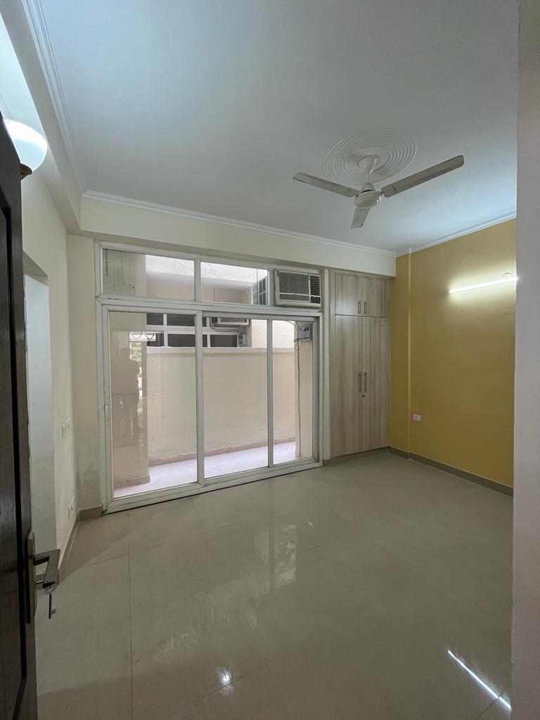 5 BHK + Servant Room Villa For Sale in Amrapali Leisure Valley