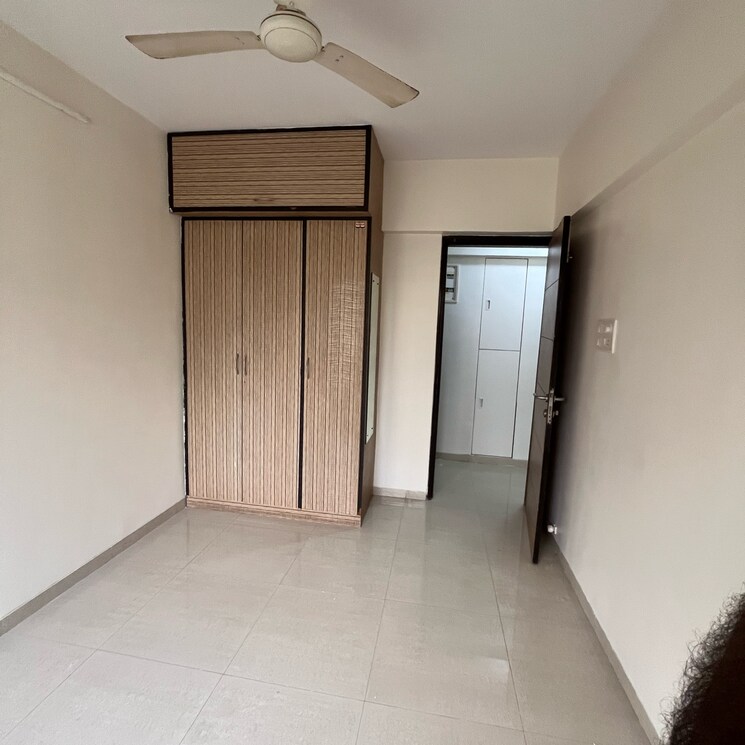 Room, riddhi-tower 2.5 Bedroom 900 Sq.Ft. Apartment In Riddhi Gardens Mumbai 8809441