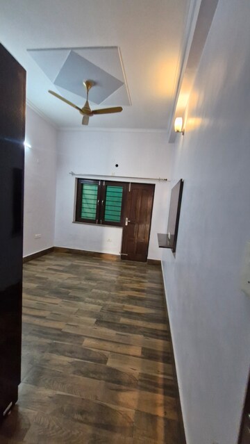 Furnished Amenities in 2 BHK Builder Floor at Gms Road – for Rent