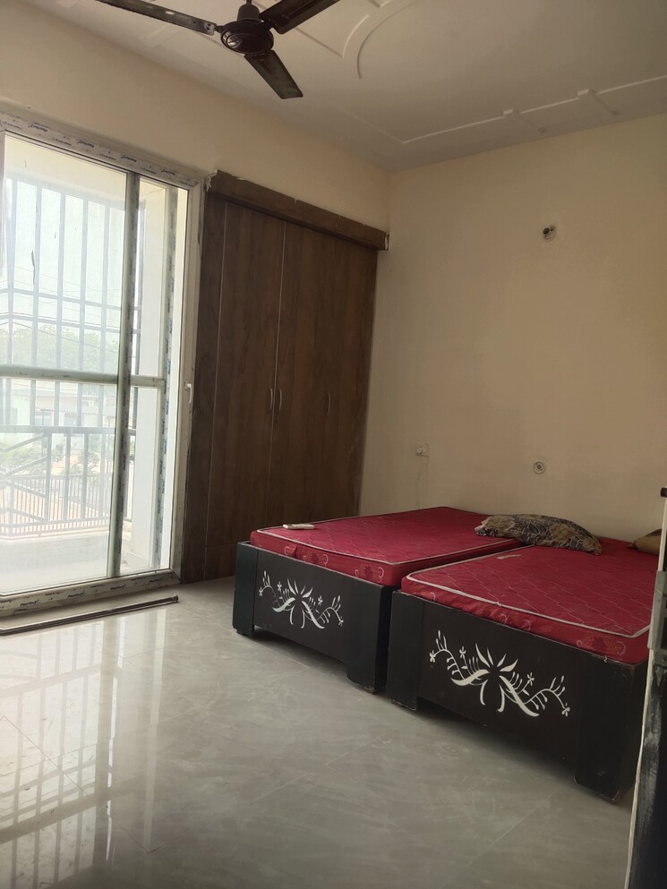 Room, gomti nagar 1 Bedroom 650 Sq.Ft. Apartment In Gomti Nagar Lucknow 8809473
