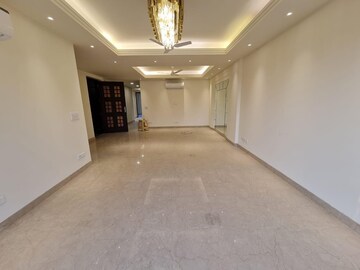 Room in 4 BHK Builder Floor at Safdarjung Enclave – for Rent