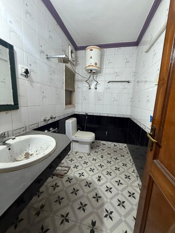Attached Bathroom in 3 BHK Builder Floor at Chittaranjan Park – for Rent