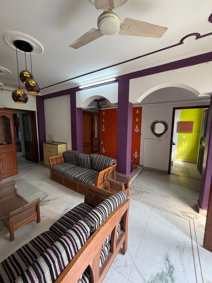 Living Room, chittaranjan park 3 Bedroom 1400 Sq.Ft. Builder Floor In Chittaranjan Park Delhi 8809479