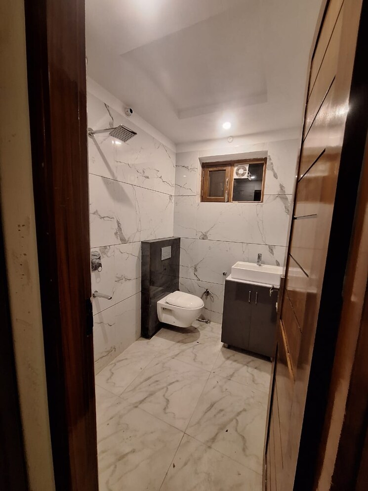 Bathroom, gms road 2 Bedroom 1400 Sq.Ft. Apartment In Gms Road Dehradun 8809471