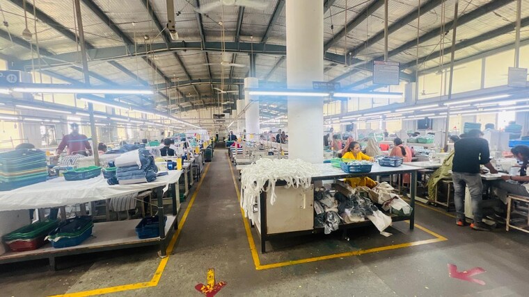  Parking, sector 64 Commercial Office Space 50000 Sq.Ft. In Sector 64 Noida 8809474