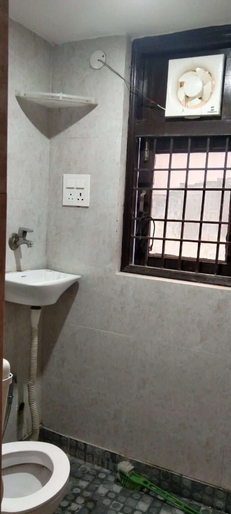 Attached Bathroom, kishangarh 1 Bedroom 500 Sq.Ft. Builder Floor In Kishangarh Delhi 8809487