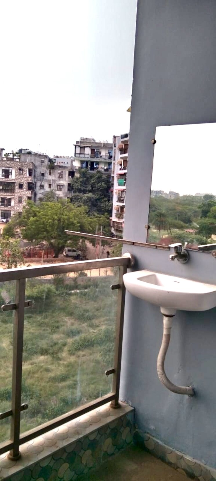 Balcony, kishangarh 1 Bedroom 500 Sq.Ft. Builder Floor In Kishangarh Delhi 8809487