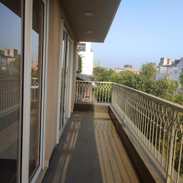Balcony in 4 BHK Builder Floor at Veera Safdarjung Enclave, Safdarjung Enclave – for Rent