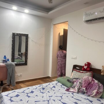Bedroom in 2 BHK Builder Floor at Malviya Nagar – for Rent