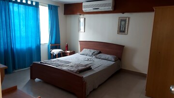 Bedroom in 2 BHK Apartment at Garden Apartments, Vittal Mallya Road – for Rent