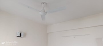 Room in 3 BHK Apartment at Emaar Emerald Estate, Sector 65 – for Rent