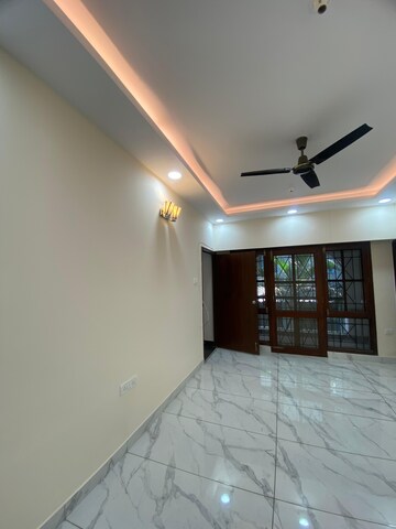 Room in 4 BHK Apartment at Prestige Aster Apartments, Langford Town – for Rent