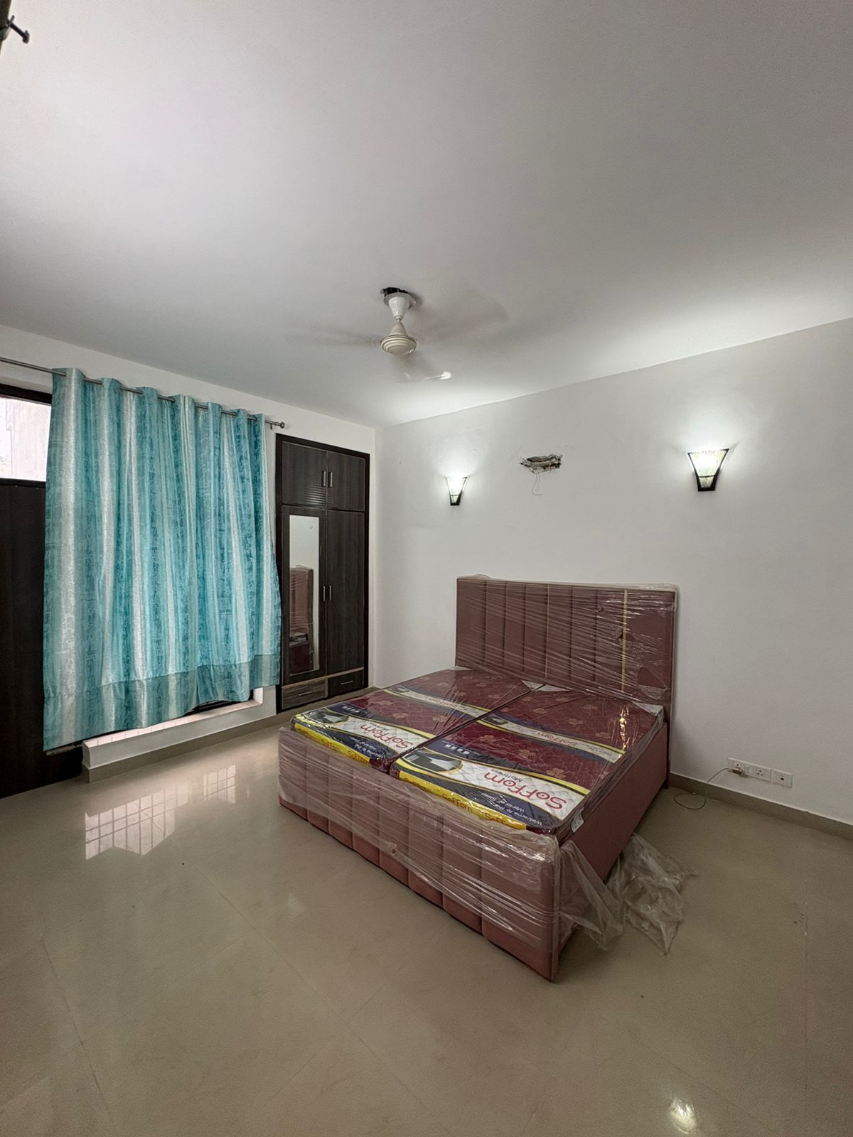3 BHK + Servant Room Apartment For Sale in DLF Regency Park II